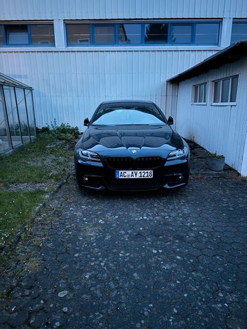 BMW ***Black Bimmer zum kauf! $ F10 520D 2.0 T...