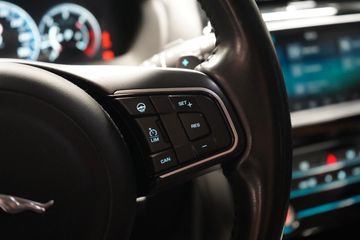 Jaguar F-Pace - 12