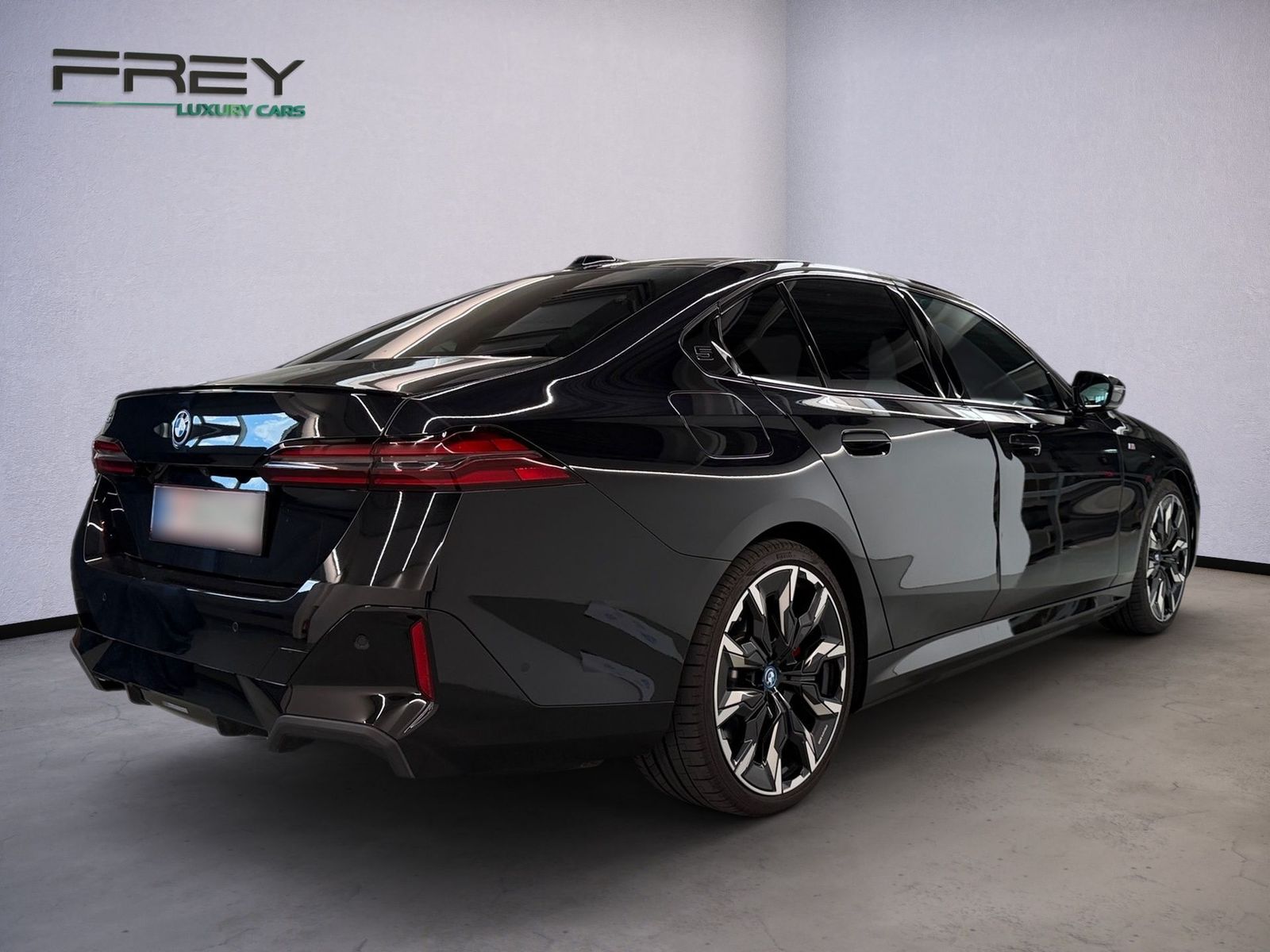 BMW i5 eDrive40 M | Black Sapphire | B&W imagem 3