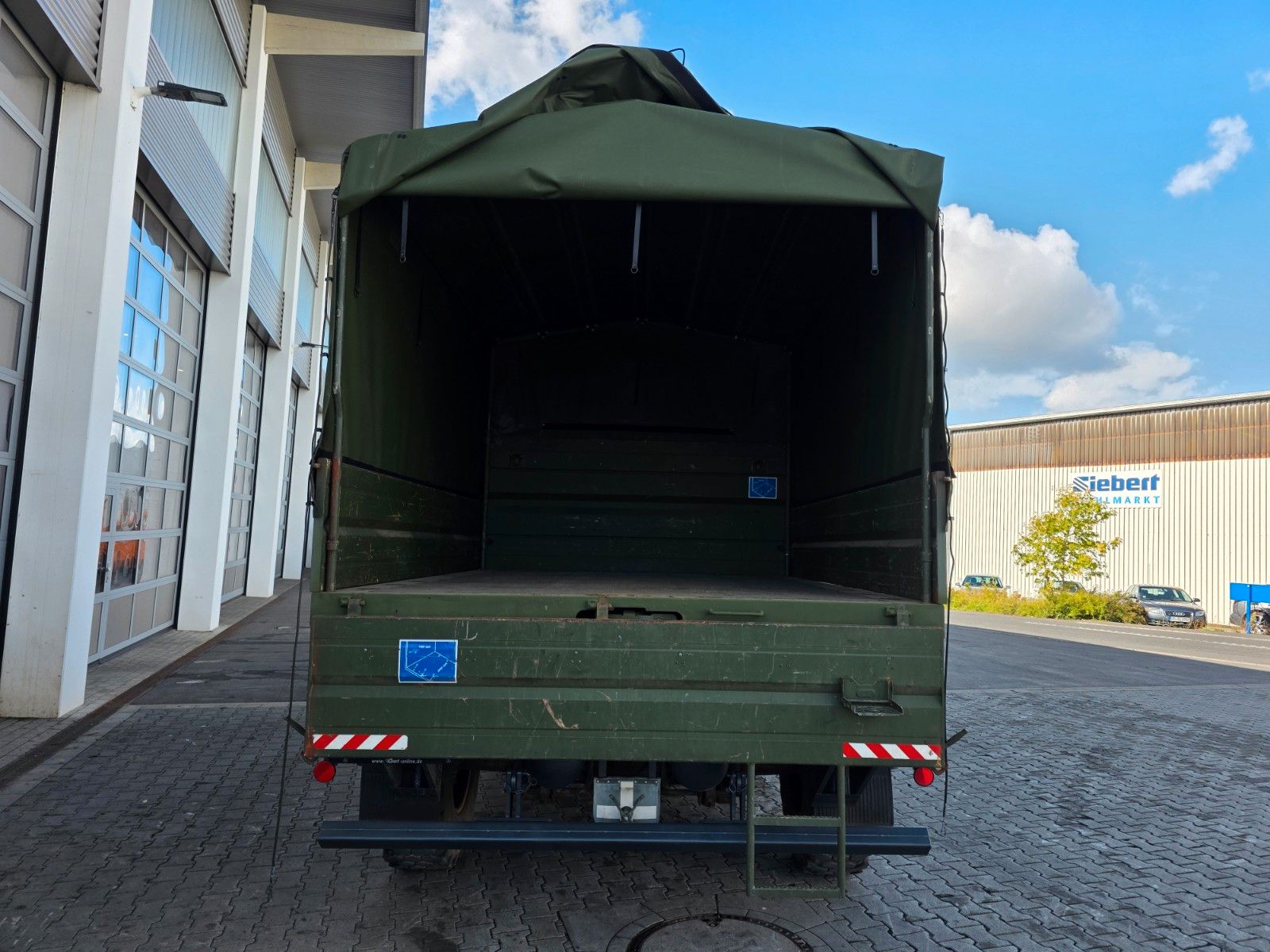 Fahrzeugabbildung Mercedes-Benz Atego 1018 A 4x4 Pritsche Plane