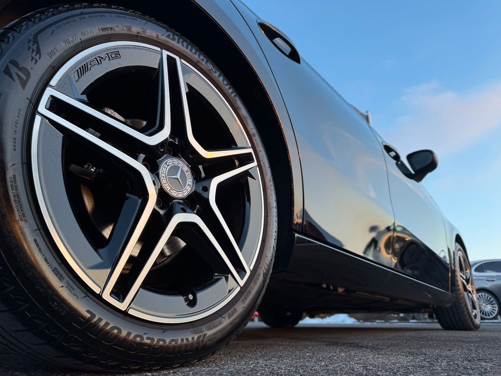 Fahrzeugabbildung Mercedes-Benz A 180 Pano+Ambiente+MBUX+Keyless+Leder+AMG18`