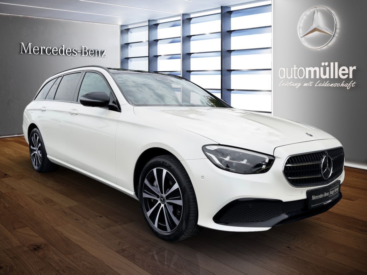Fahrzeugabbildung Mercedes-Benz E 300 de 4M T NIGHT+AHK+PANO+360°+EASYPACK+