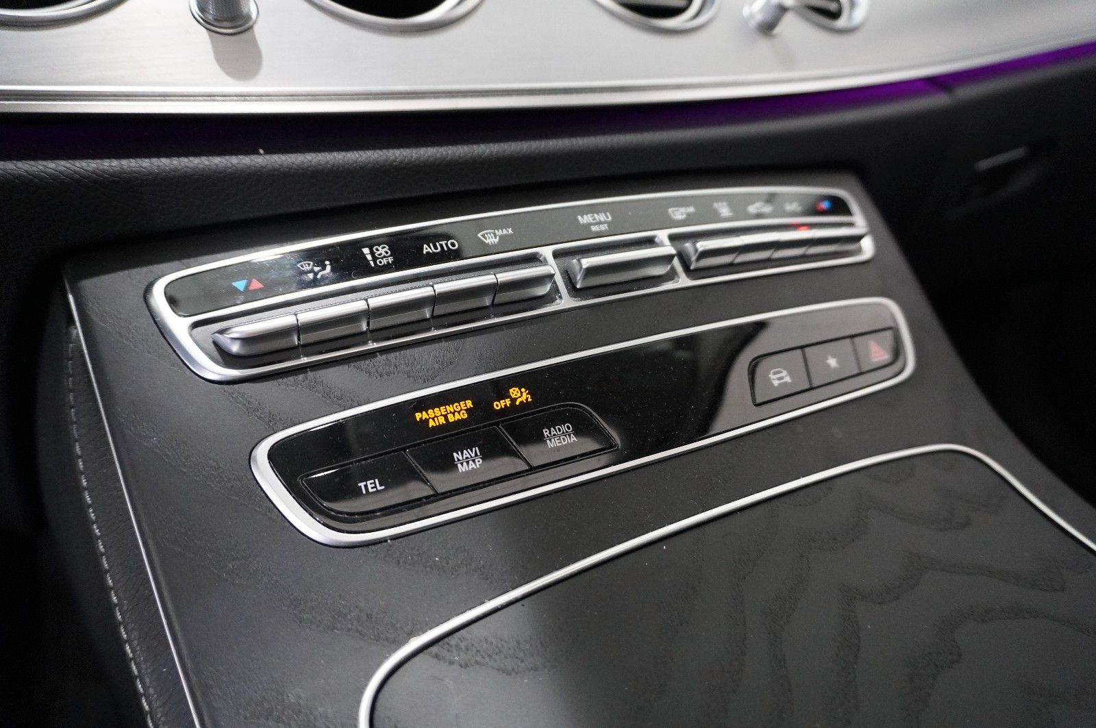 Fahrzeugabbildung Mercedes-Benz E 300E LIM. AVANTGARDE NAVI/LED/KAMERA/PANO./AHK