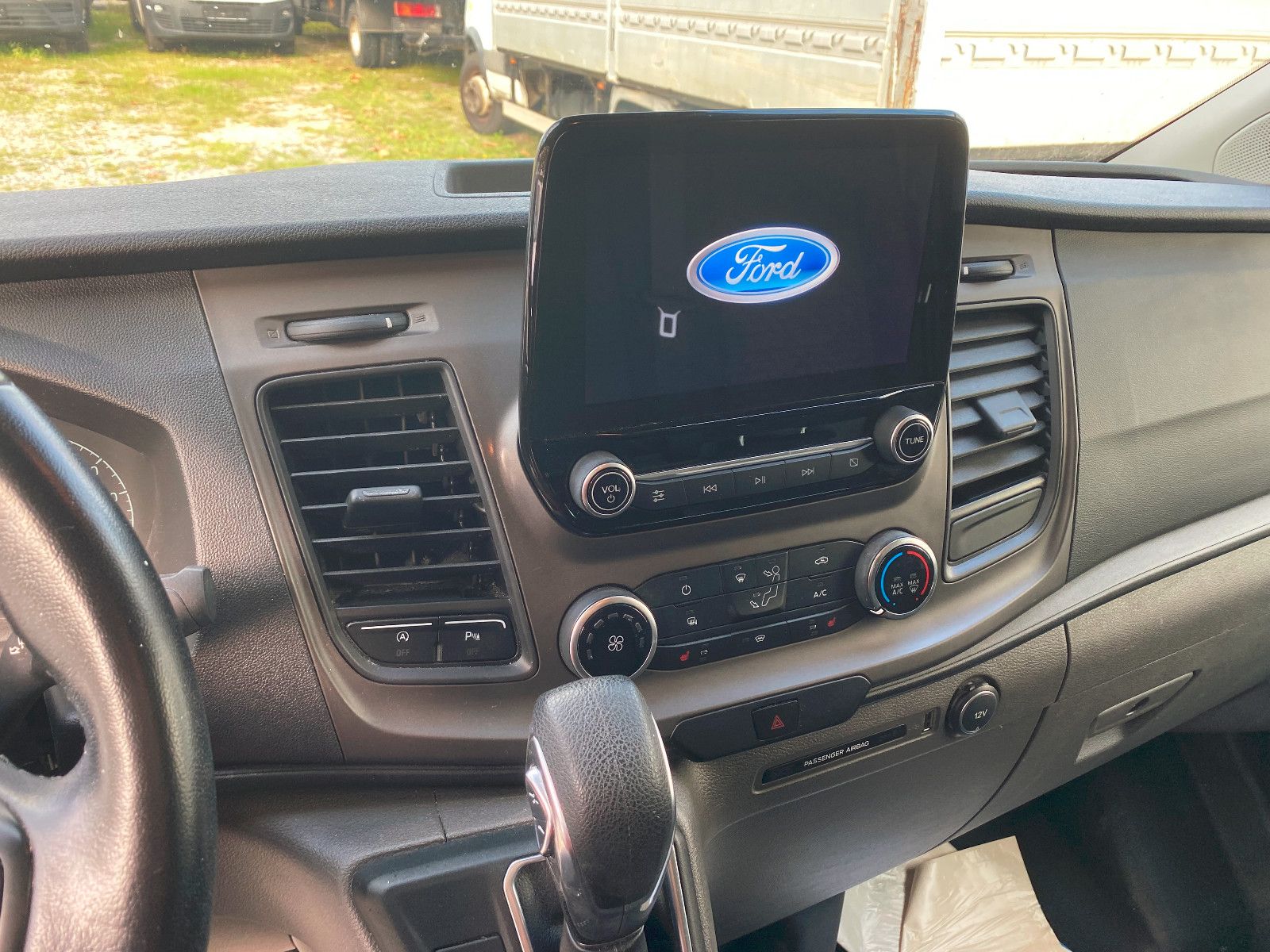 Fahrzeugabbildung Ford Transit Custom Kasten 300 L2 Trend,AHK,Automatic