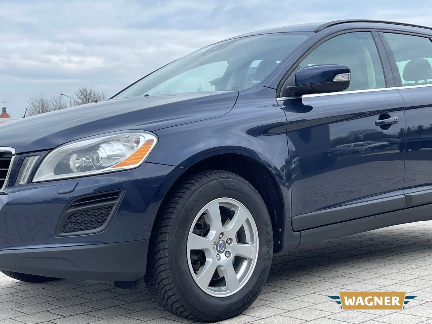 Fahrzeugabbildung Volvo XC60 Momentum 2WD T5 Automatik Sitzheizung