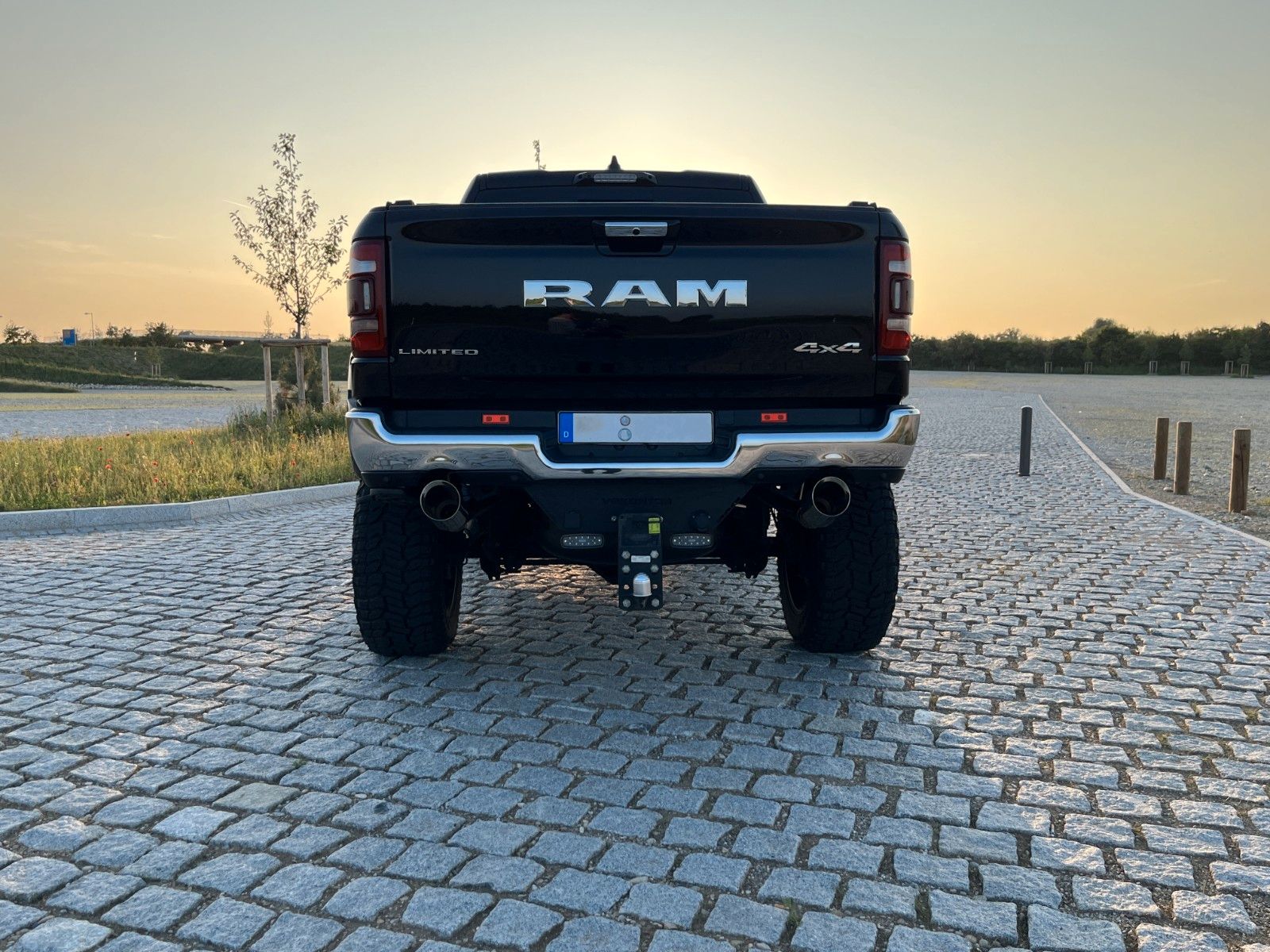 Fahrzeugabbildung Dodge RAM 1500 Limited  10"höher Alles Eingetragen!!!