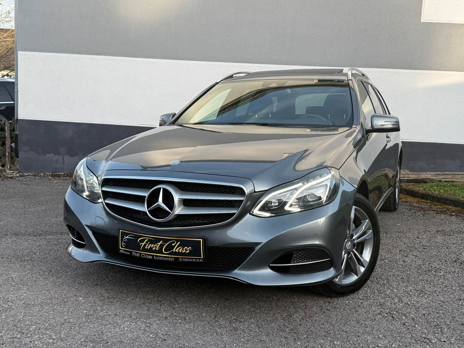 MERCEDES-BENZ E 220 T BlueTec Avantgarde Leder,SHZ Hinten...