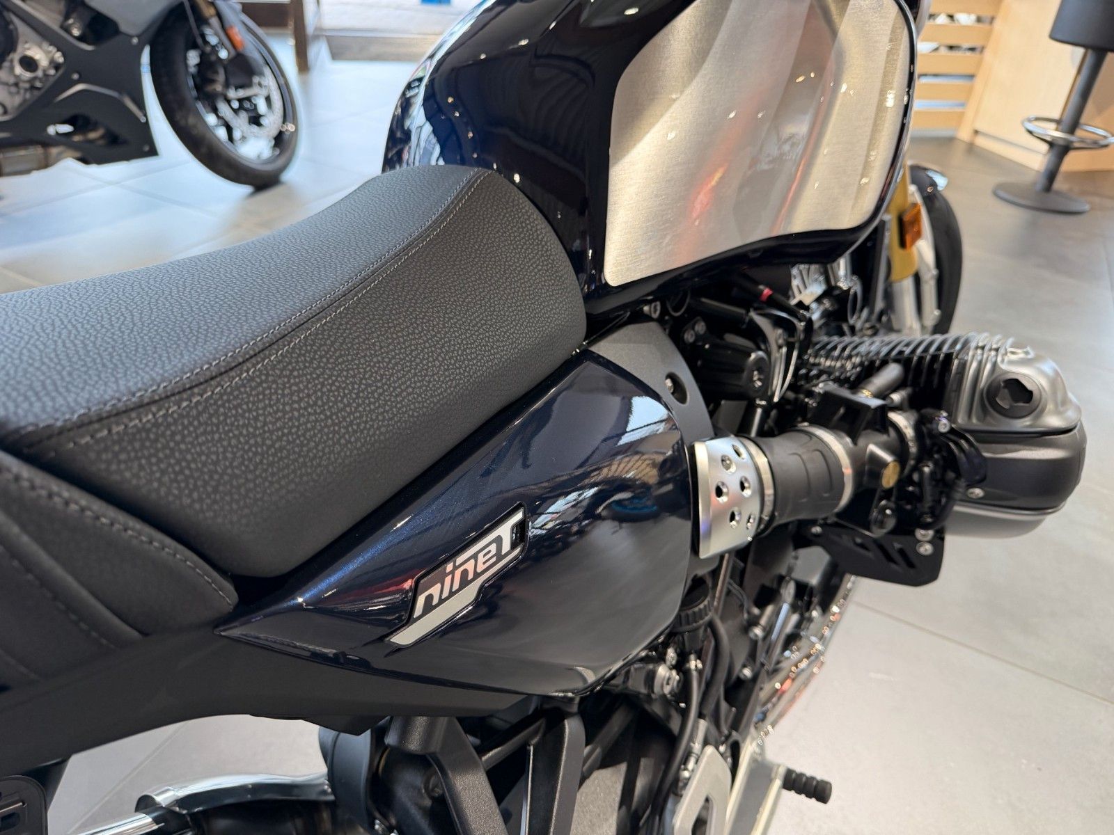 Fahrzeugabbildung BMW R12 nineT imperial-blau metallic 719 Rad