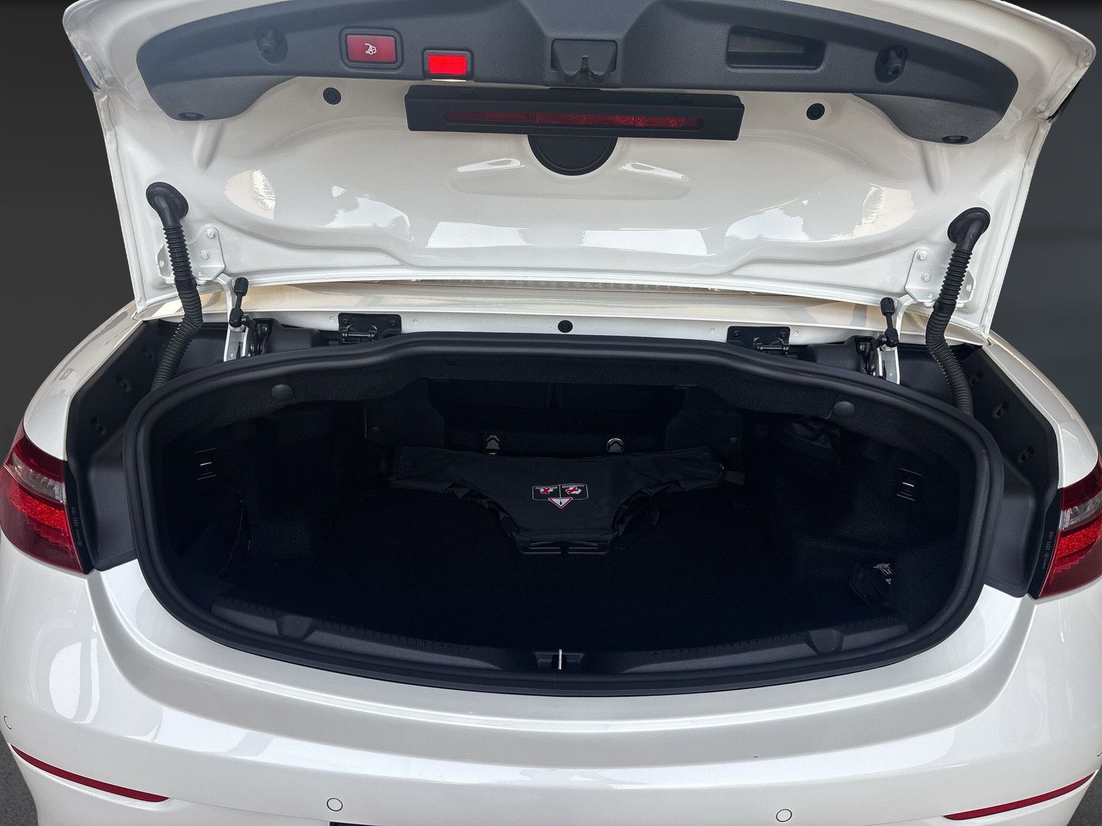 Mercedes-Benz E 200 Cabrio 4Matic Leder Standheizung Nightpak. foto 9