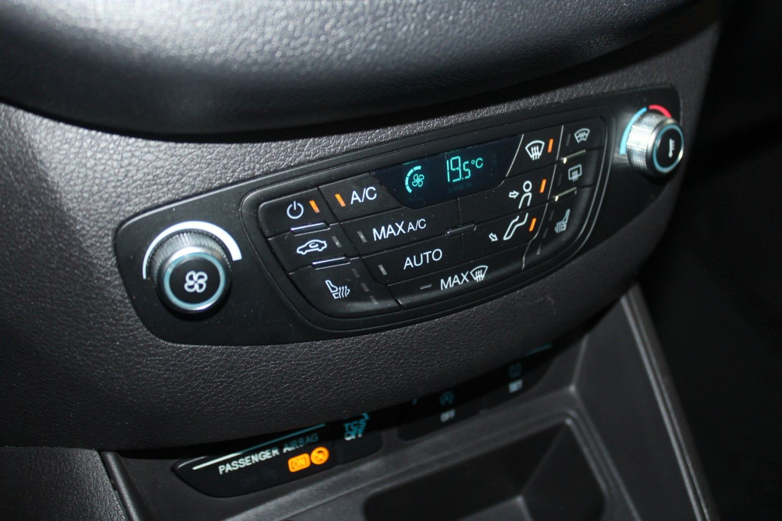 Fahrzeugabbildung Ford Tourneo Courier 1.5 TDCi Trend AHK KLIMA WinterP