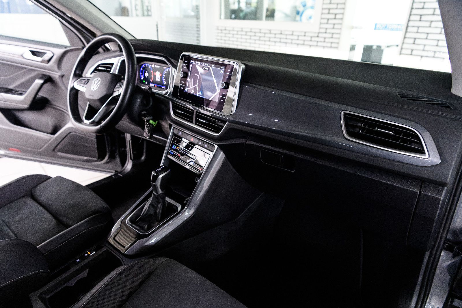 Fahrzeugabbildung Volkswagen T-Roc Style 1.5l TSI DSG +Navi +AHK +ACC +LED