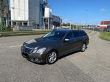 Mercedes-Benz E 350 4MATIC T - - Mercedes-Benz E 350 aus 2010: 4matic