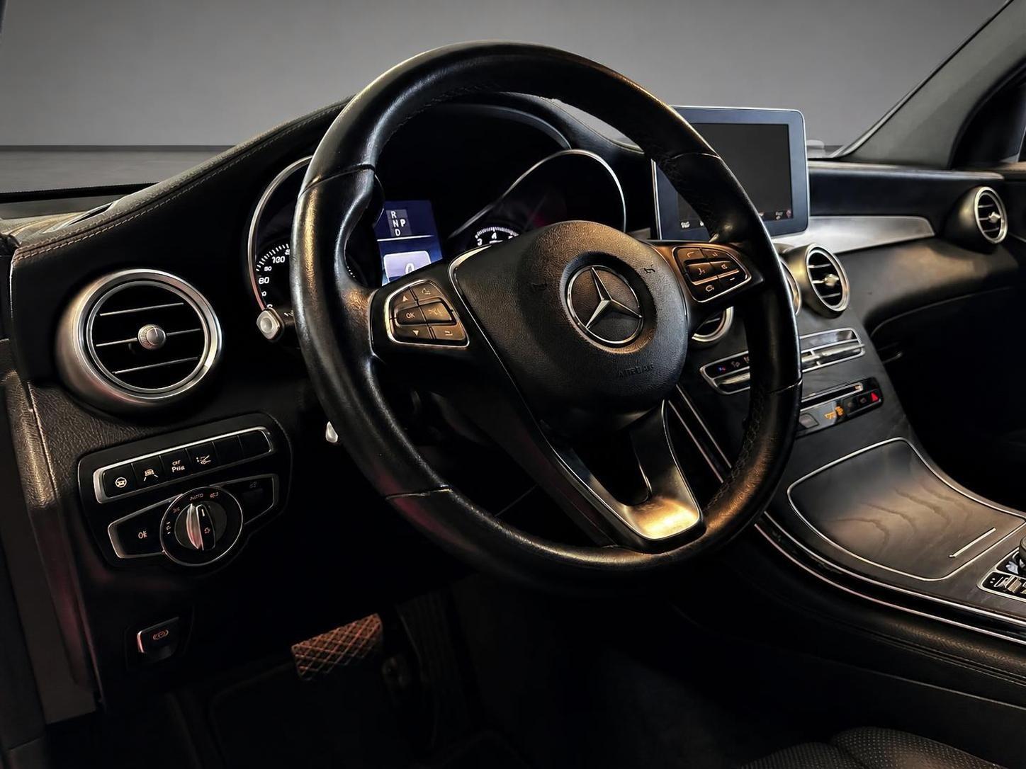Mercedes-Benz GLC 300 Coupe  4Matic AMG Line  *1.Hd +TMP + LED
