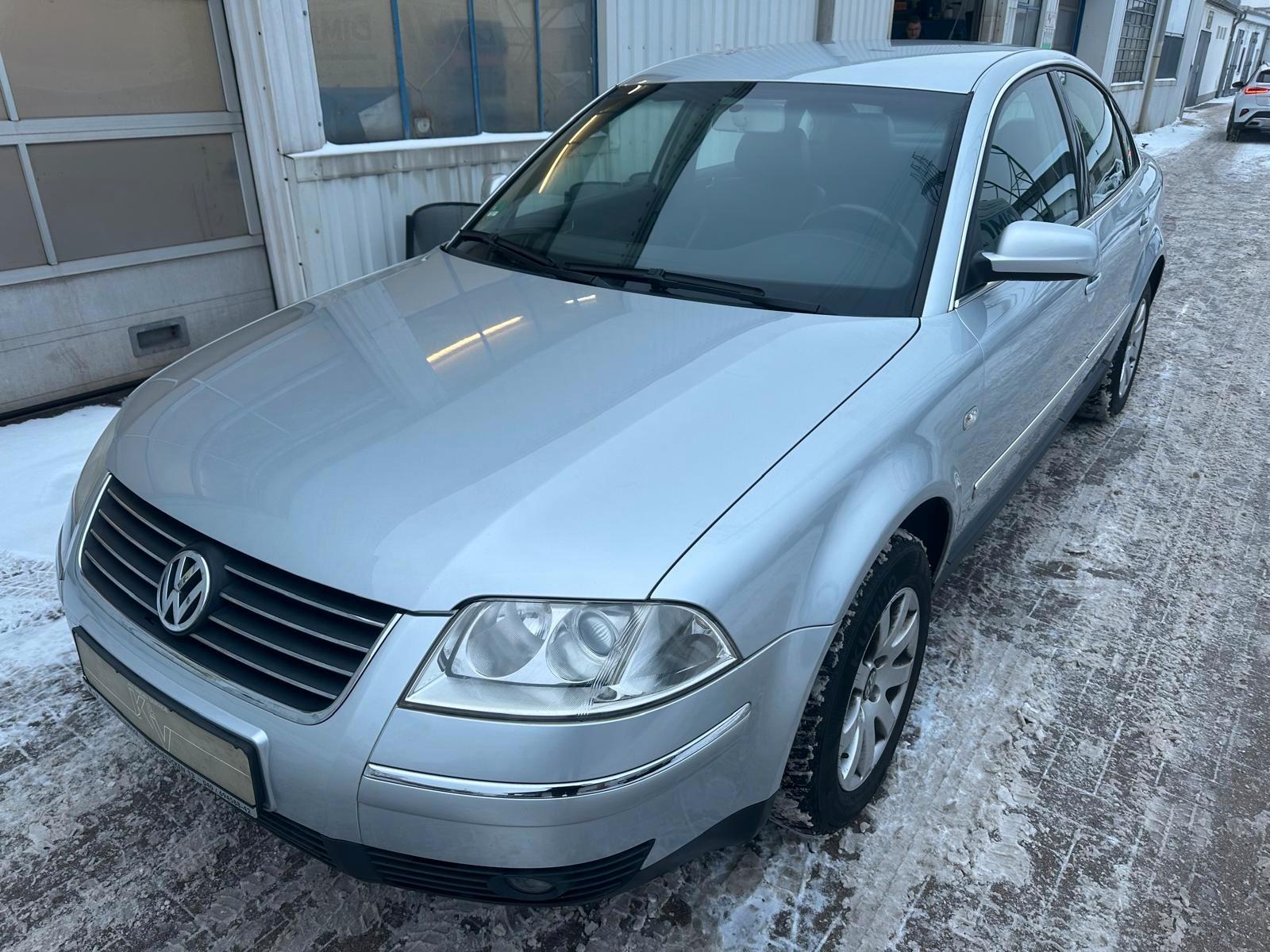 Volkswagen Passat 2.0 Highline / Automatik / Leder