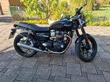 Triumph Street Twin 900 - Offers