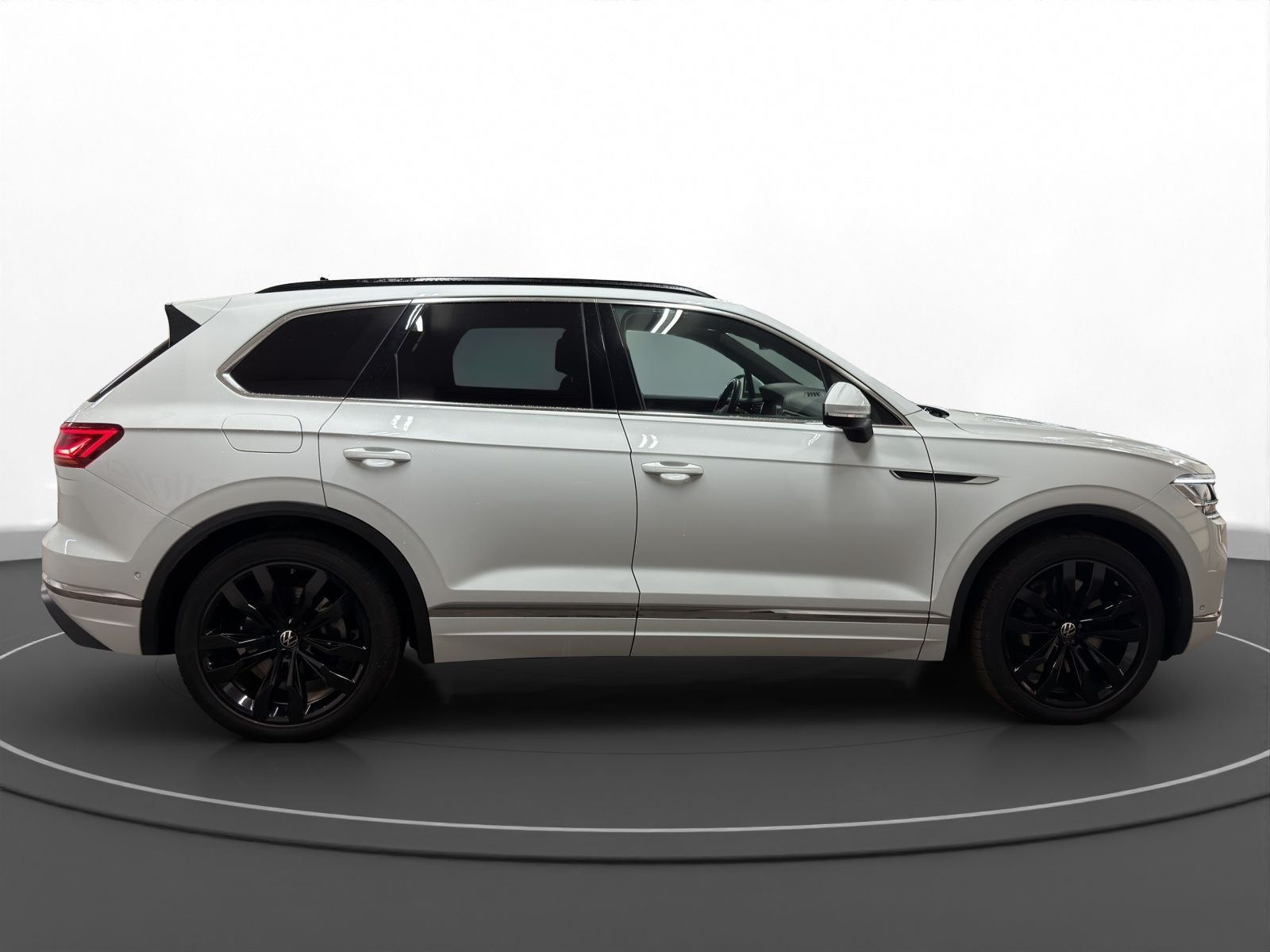 Volkswagen Touareg 3.0 eHybrid AHK Pano Matrix LM 21 360° foto 6