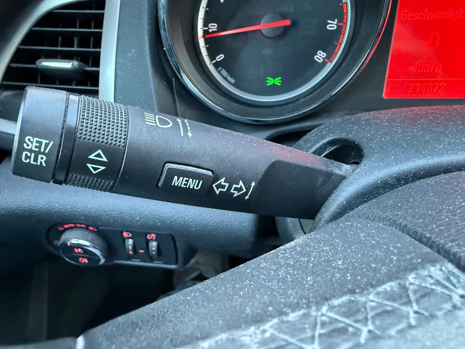Opel Astra 2011 — photo 24