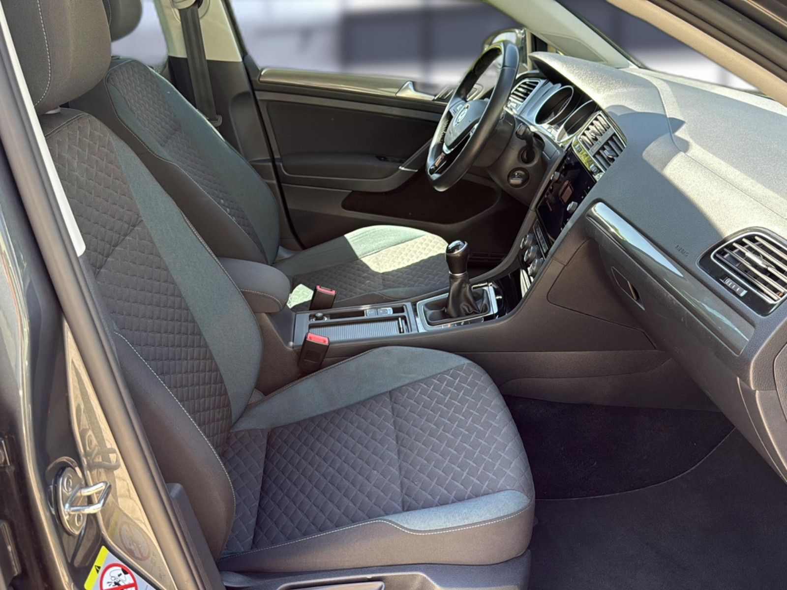 Fahrzeugabbildung Volkswagen Golf VII Lim. IQ.DRIVE / unfallfrei