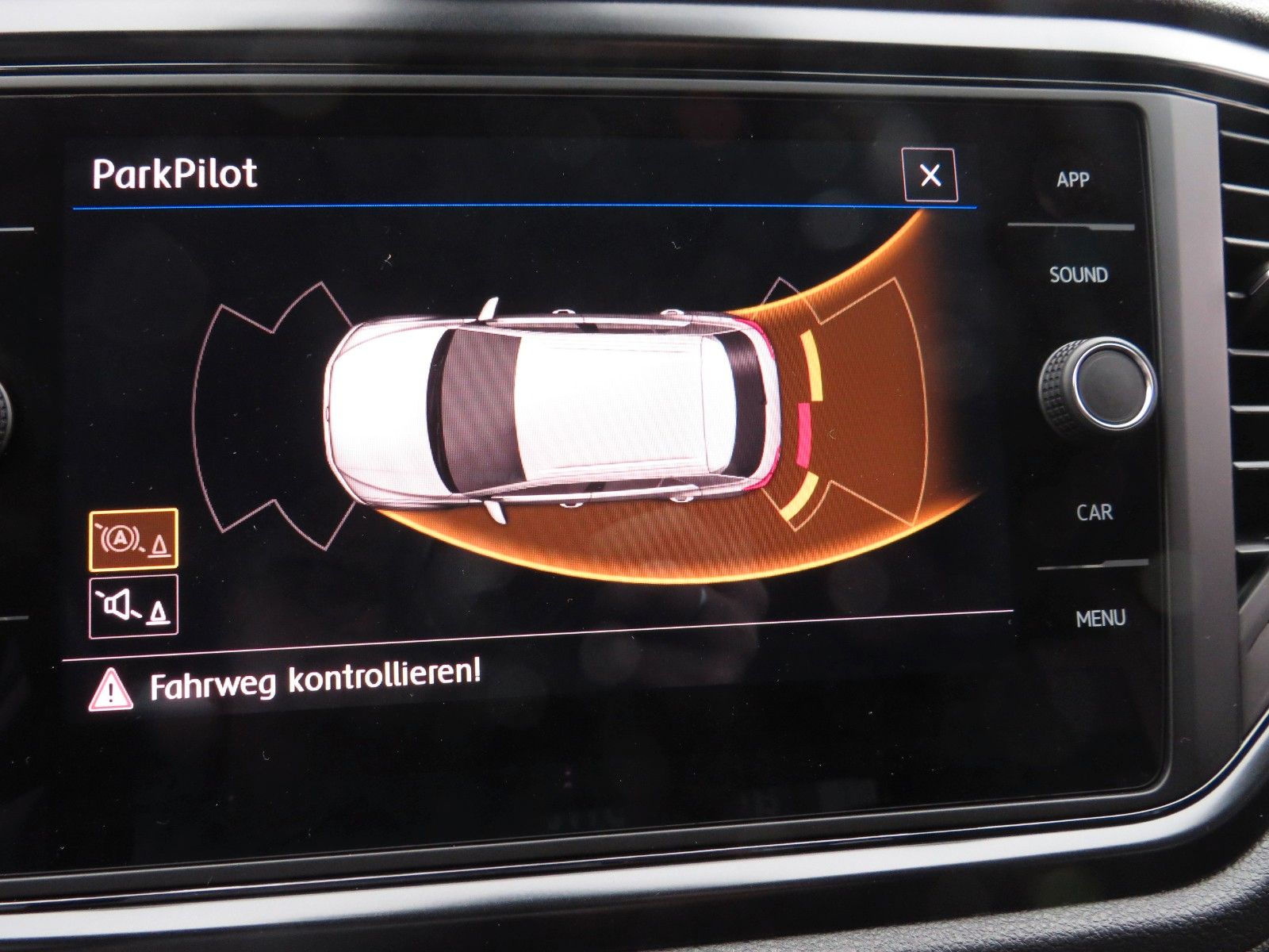 Fahrzeugabbildung Volkswagen T-Roc  PDC, SITZH. APP-CONNECT/NAVI CLIMATR. 1