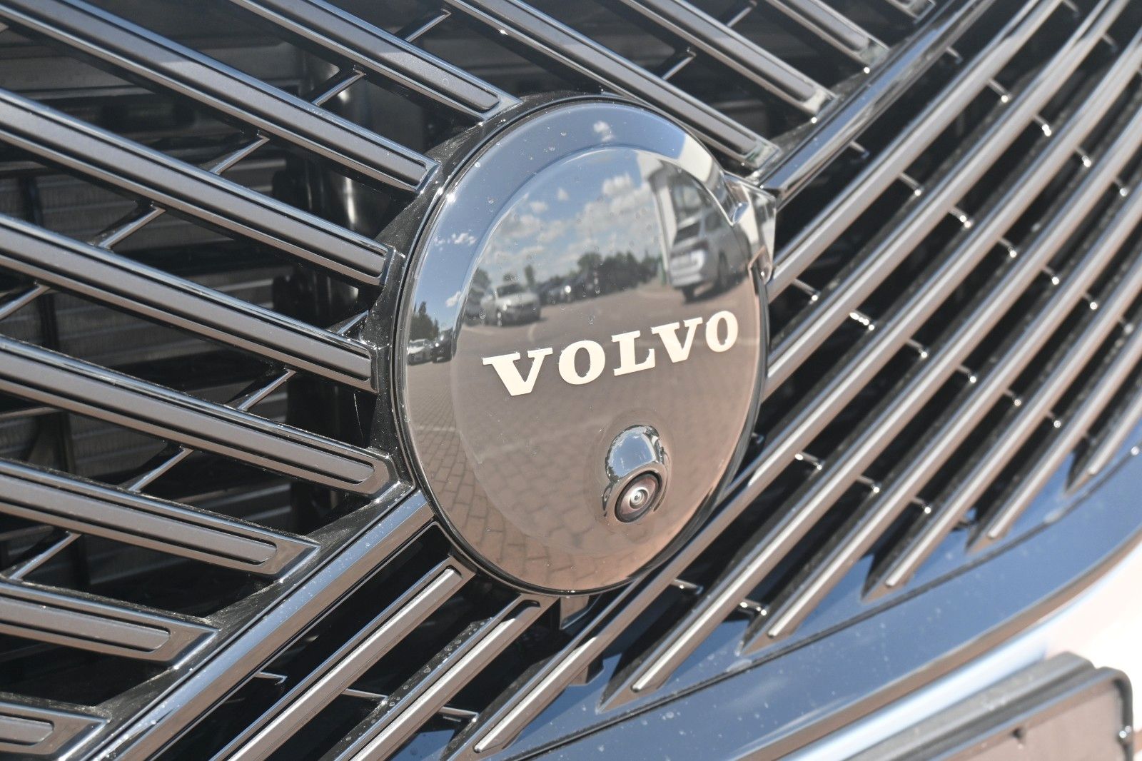 Fahrzeugabbildung Volvo XC60 B5 AWD Ultra Black Edition*LUFT*360*ACC*AHK