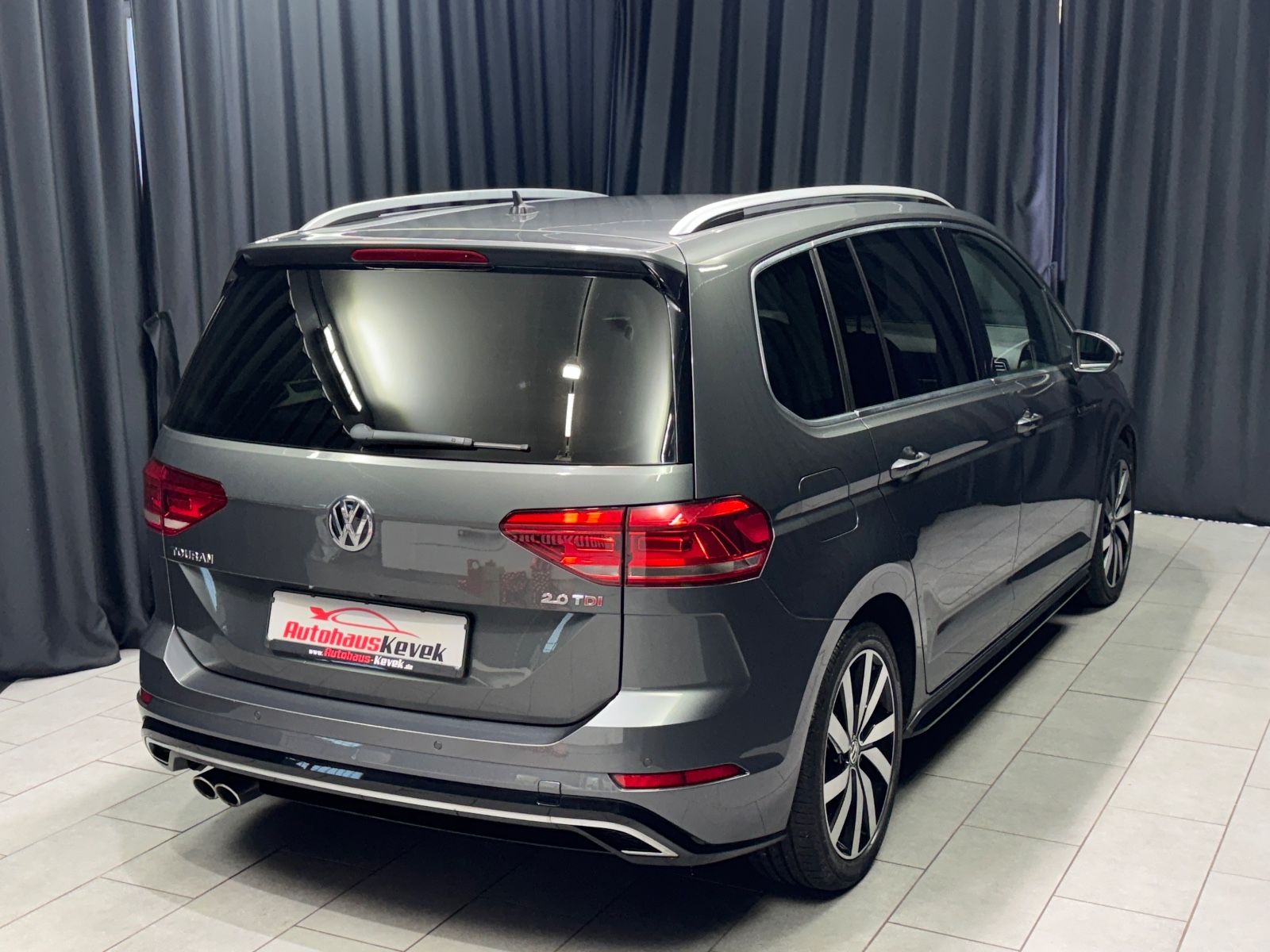 Fahrzeugabbildung Volkswagen Touran Highline|DSG|NAVI|7-SITZER|R-LINE|