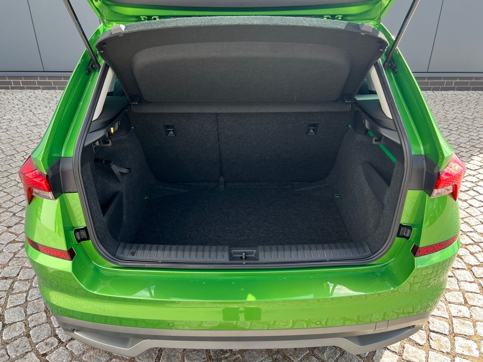 Fahrzeugabbildung SKODA Kamiq Ambition 1.0 TSI * AHK, LED, ACC, SmartLin