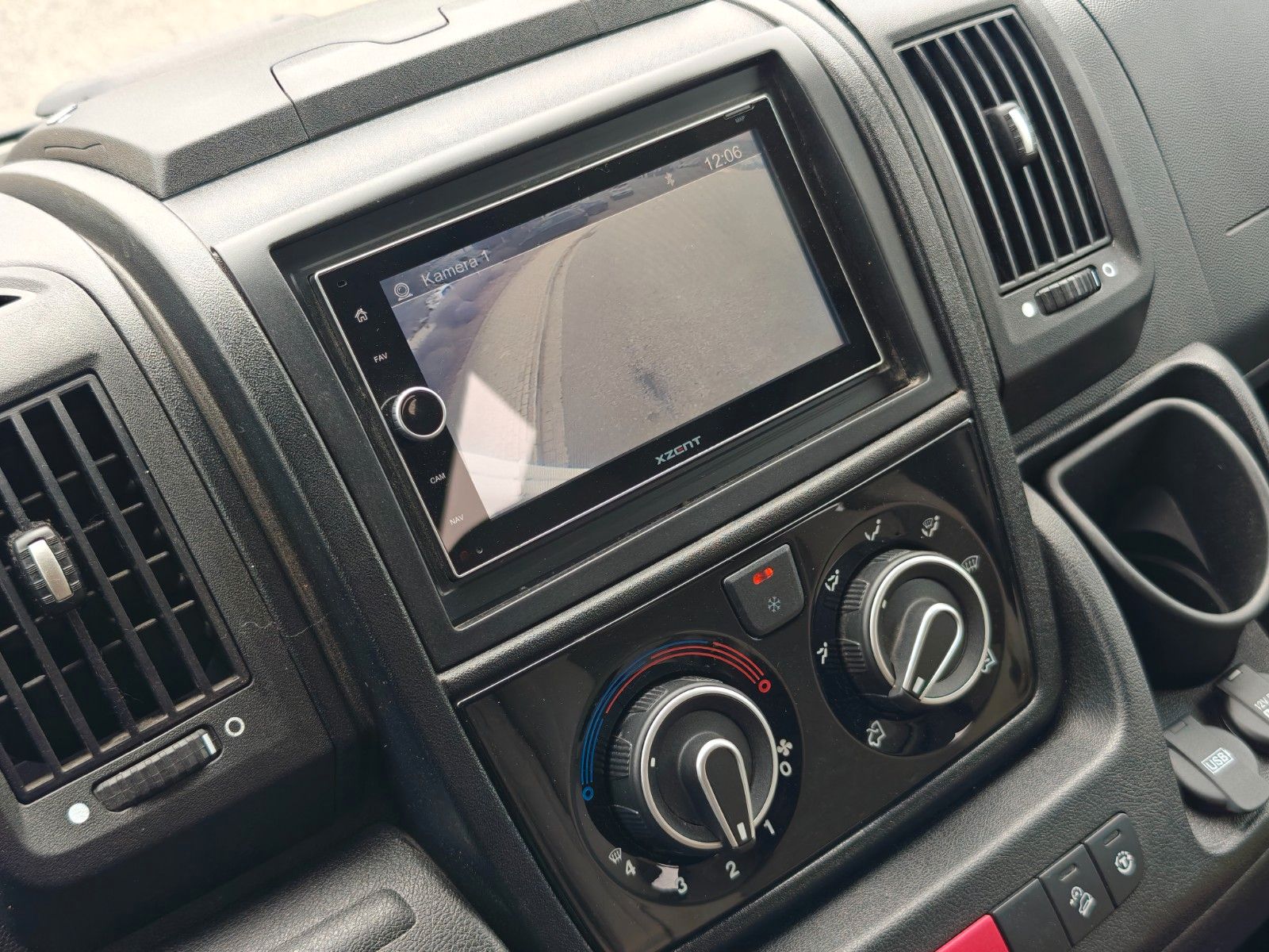 Fahrzeugabbildung Karmann Dexter 550 - Hubdach, Autom., Markise, Lithium -