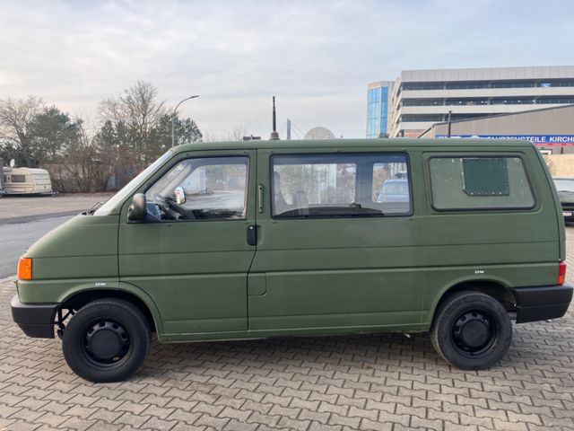 Volkswagen T4  Bus  Transporter erst 99.km! Ex Bundeswehr