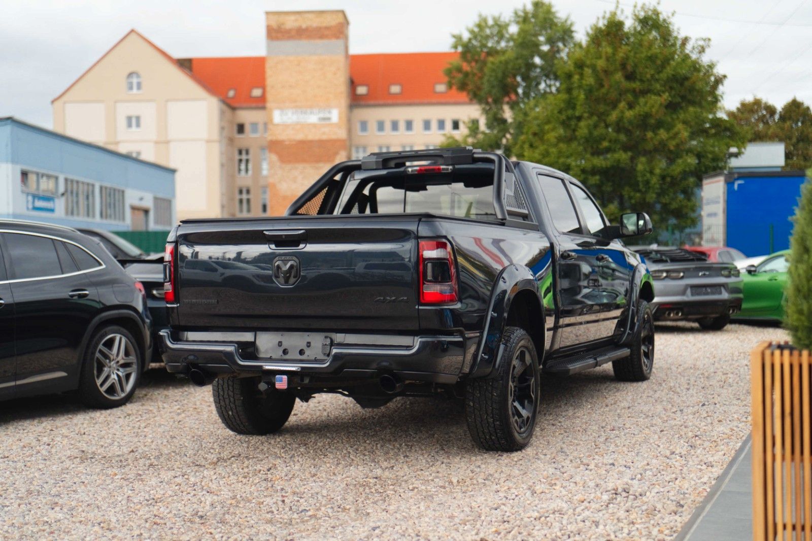 Fahrzeugabbildung Dodge RAM 5.7 V8 HEMI 4x4 OFFROAD Night-Paket LONGBED