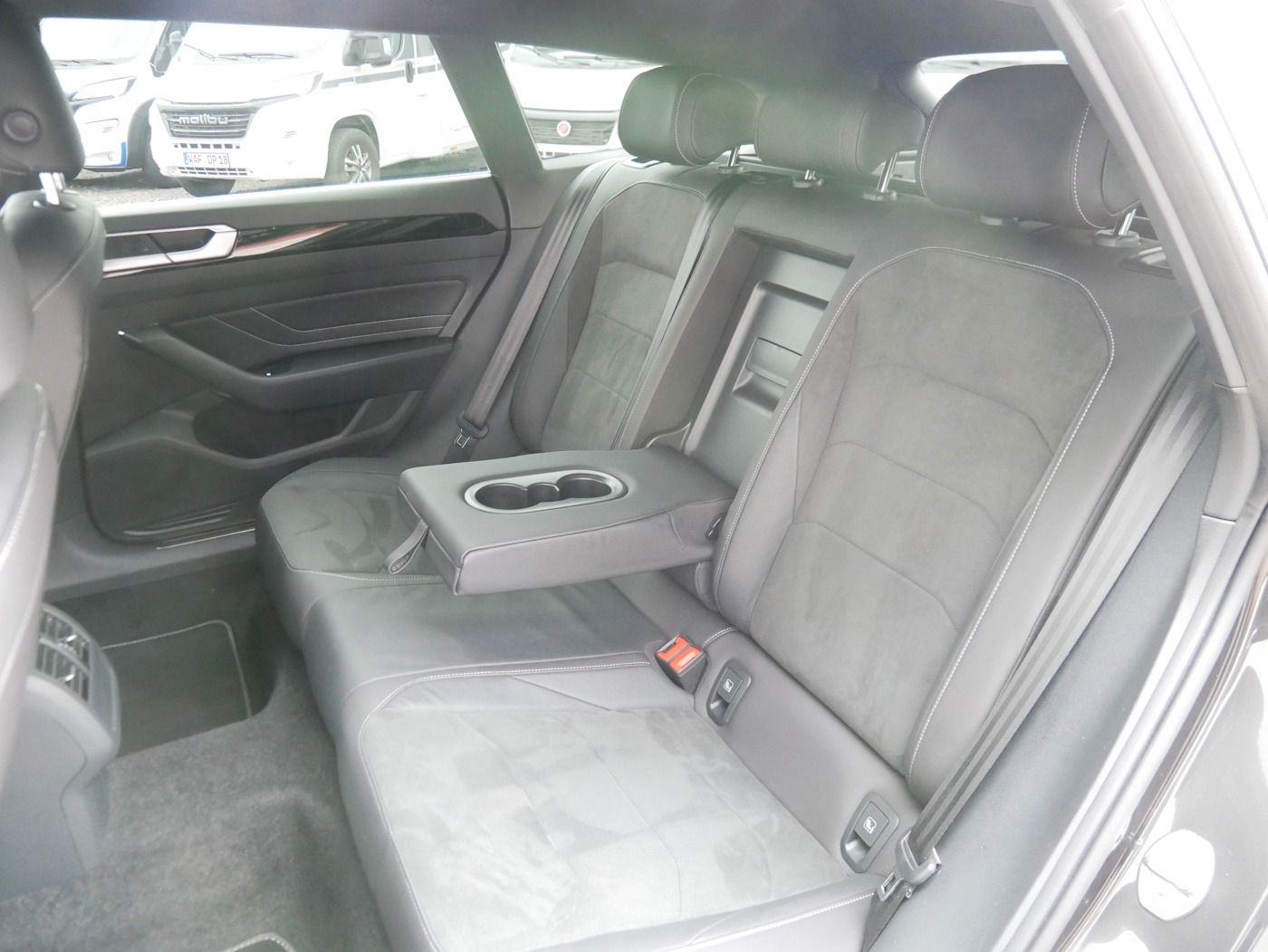 Fahrzeugabbildung Volkswagen Arteon SB 2.0 R-Line DSG AHK MATRIX NAVI SHZ ALU