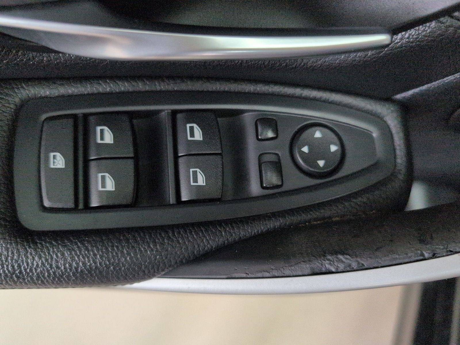 Fahrzeugabbildung BMW 320 d Touring xDrive * Leder * Bi- Xenon