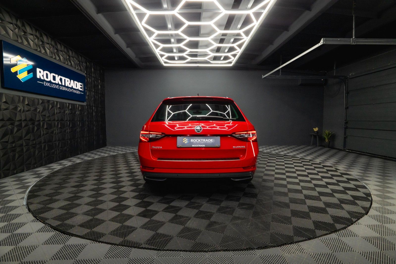 Fahrzeugabbildung SKODA Superb 1.8 TSI Combi Sportline | DAB | Alcantara