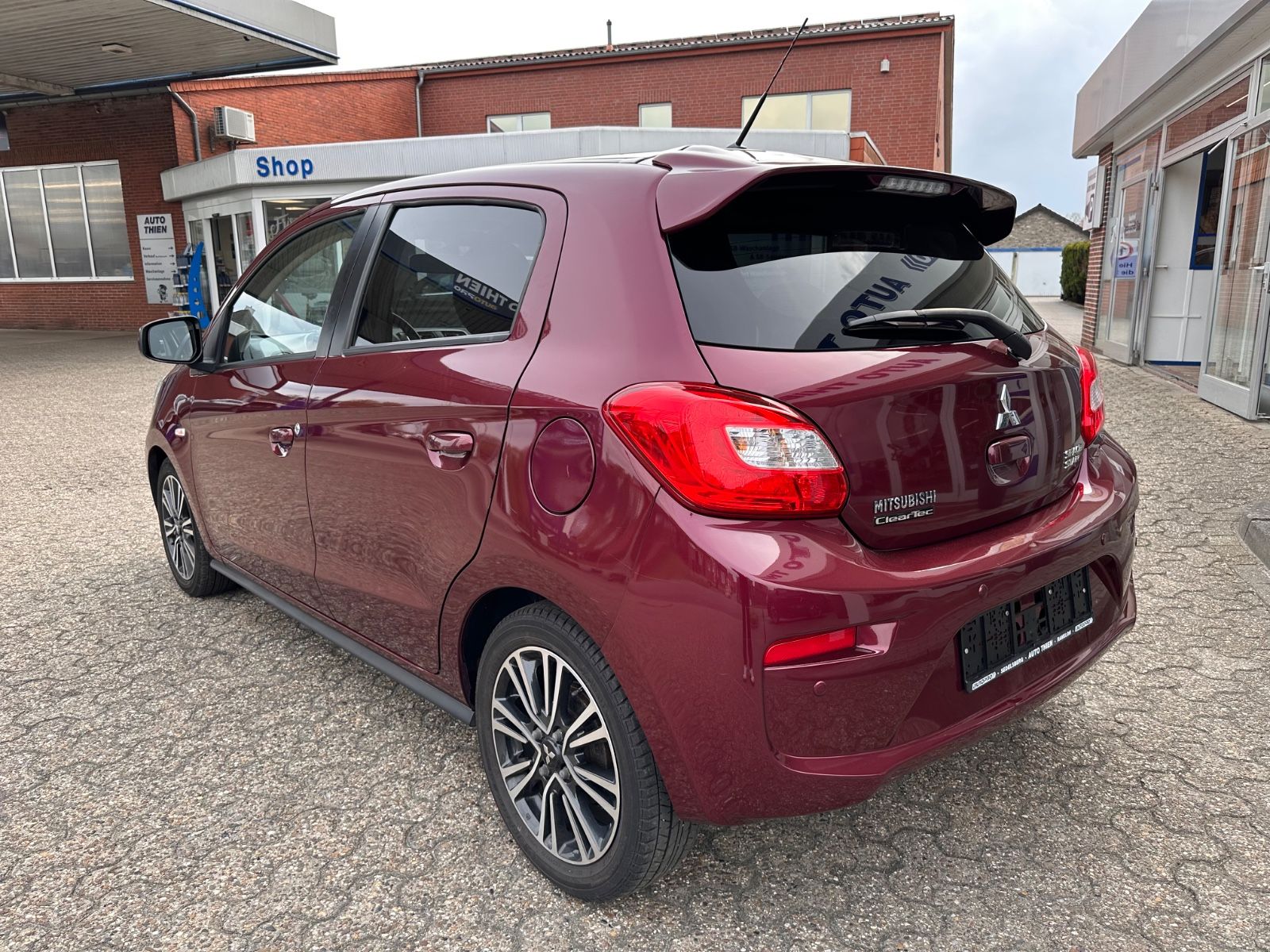 Fahrzeugabbildung Mitsubishi Space Star Edition 100+ Navi/SHZG/Klima/BT/PDC