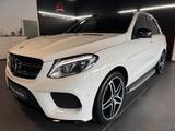 Mercedes-Benz GLE 350 d 4Matic AMG-Paket/Panorama+ACC+360° - weiße Mercedes-Benz GLE 350