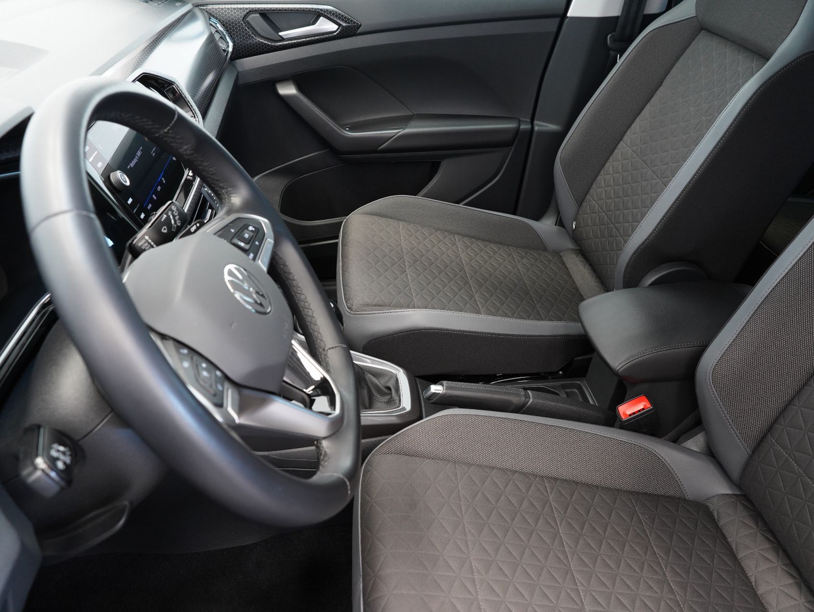 Fahrzeugabbildung Volkswagen T-Cross 1.0 TSI DSG R-Line IQ.DRIVE/LED/NAVI/ACC