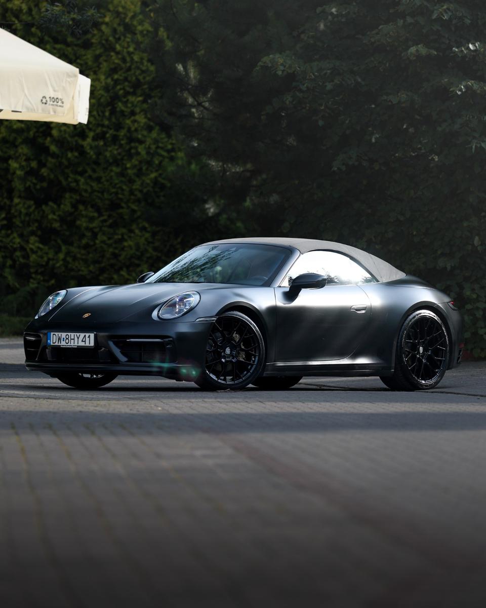 Porsche Carrera 4 Cabriolet /