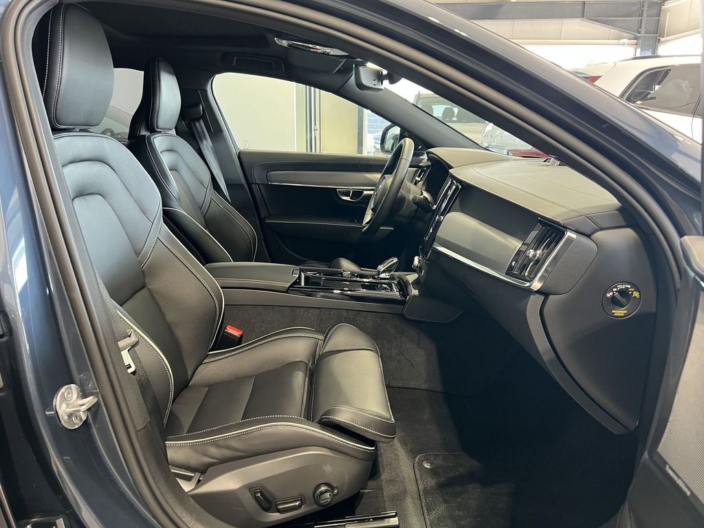 Volvo S90 T8 Ultimate Dark Recharge AWD BLIS FourC B&W