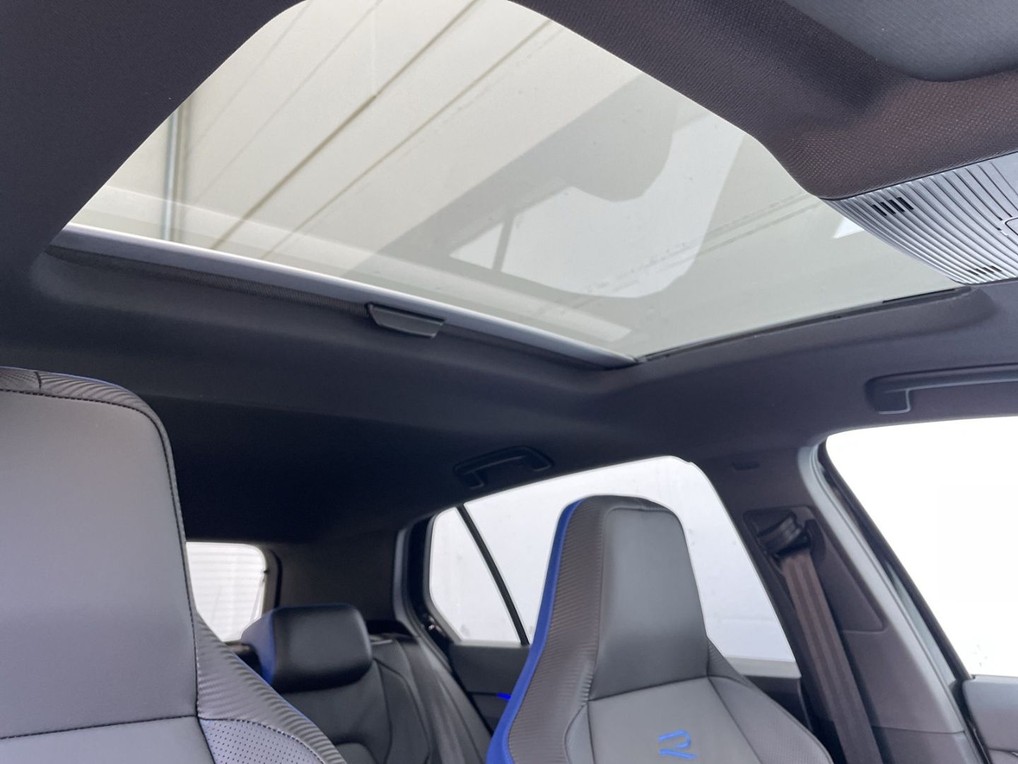 Golf R VIII 2.0 4Motion Black Edition Akrapovice