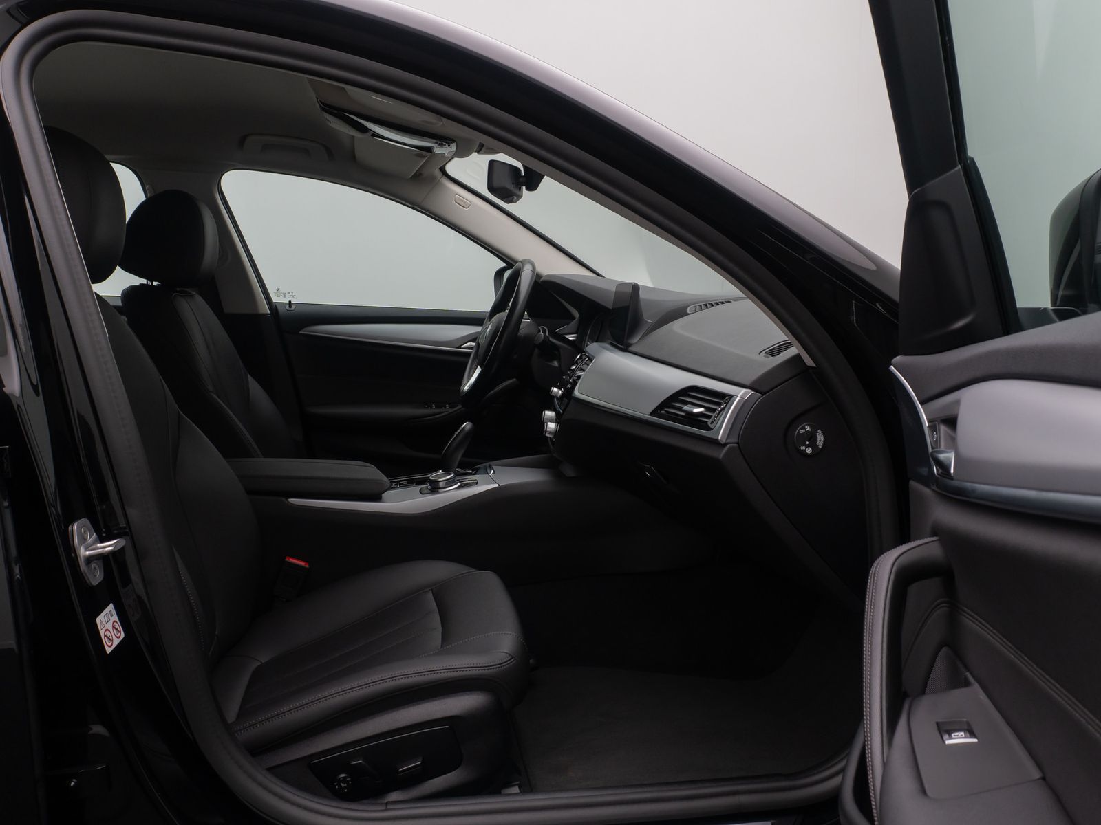 Fahrzeugabbildung BMW 520d DriveAssist AHK 4xKlima Alarm DAB Kamera