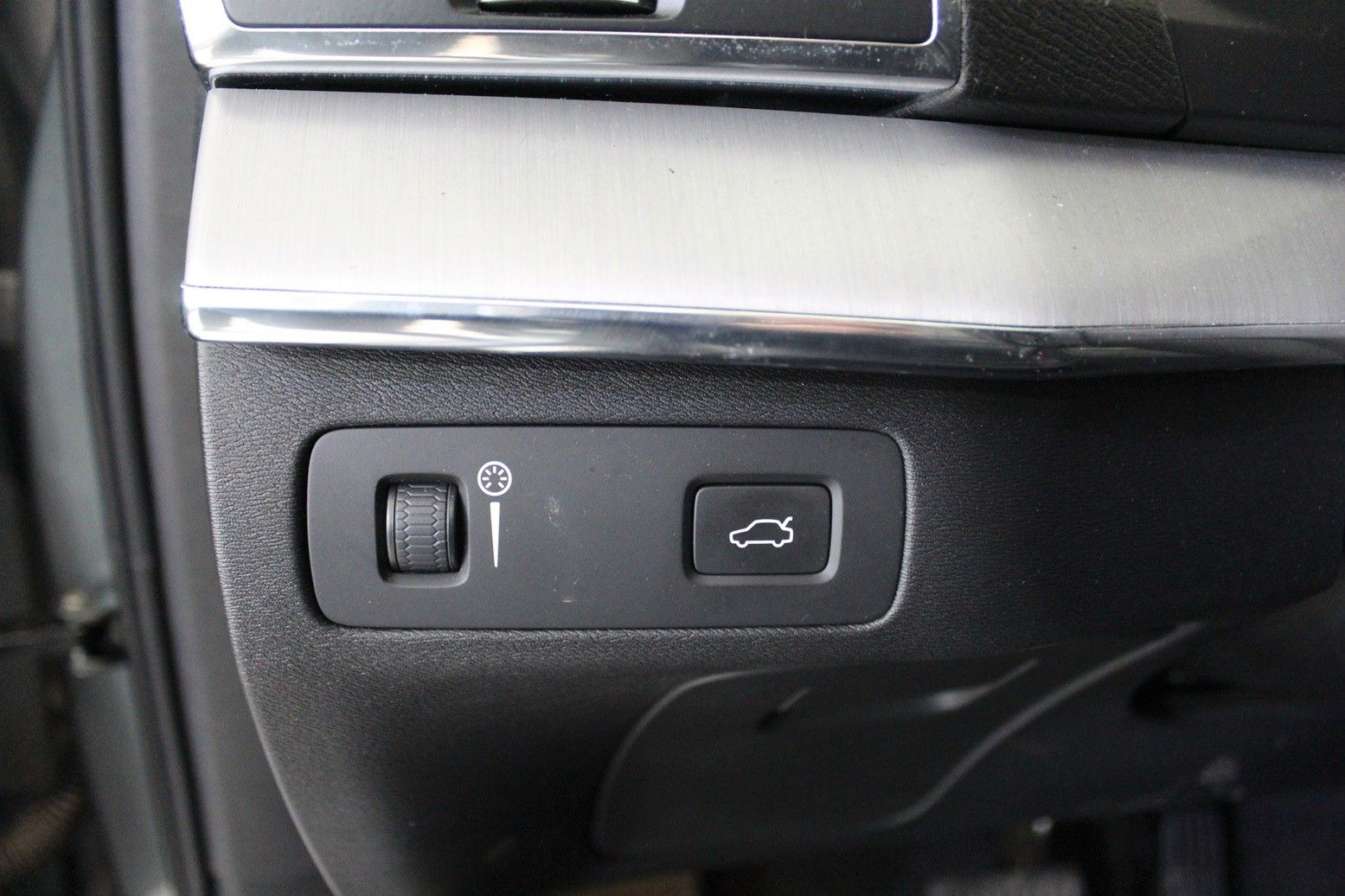 Fahrzeugabbildung Volvo XC90 Momentum Pro  AWD/4xSHZ/LHZ/PANO/LEDER/HUD