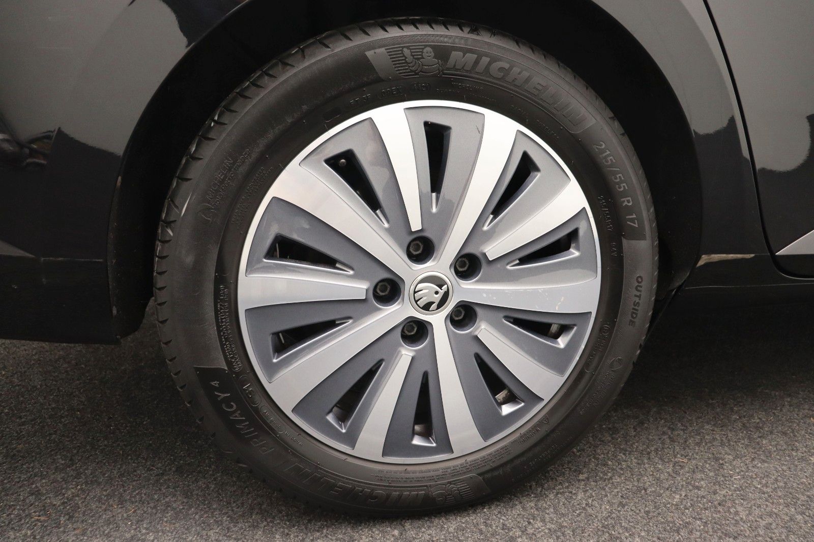 Fahrzeugabbildung SKODA Superb Combi 2.0 TDI Premium Edition Standheiz.
