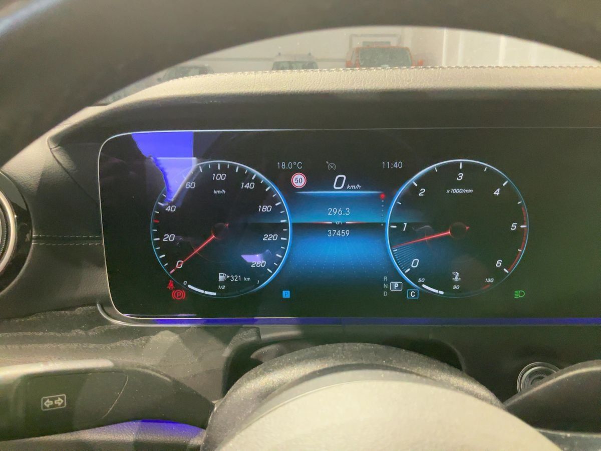 Fahrzeugabbildung Mercedes-Benz E 400 d 4M Cpé AMG Night LED Kamera DL Totwinkel