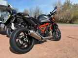 KTM 1390 SuperDuke R  2,99% Finanzierung - KTM MOTORRAD