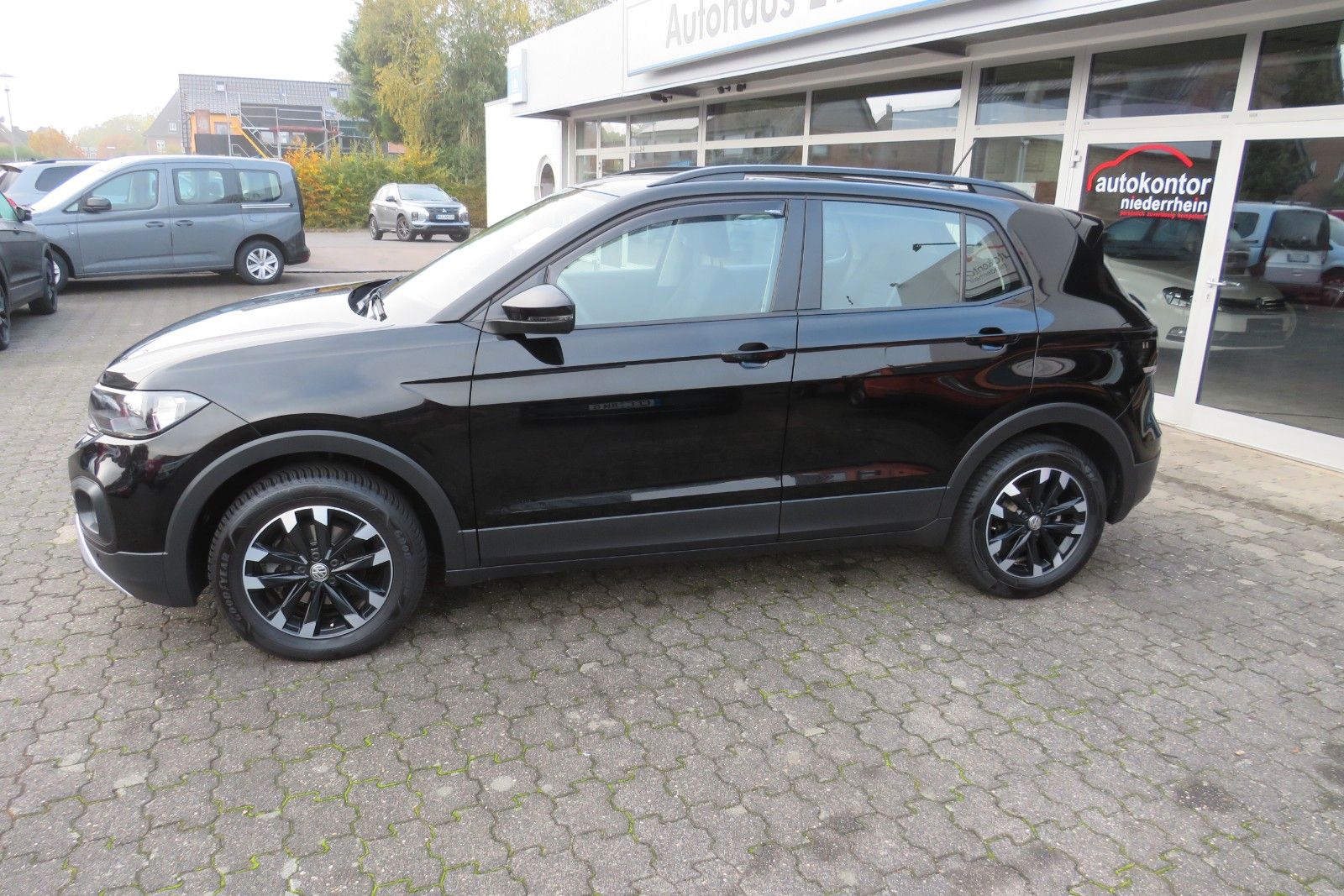 Fahrzeugabbildung Volkswagen T-Cross Life NAVI PDC SITZH DIGITAL-COCKPIT PRO