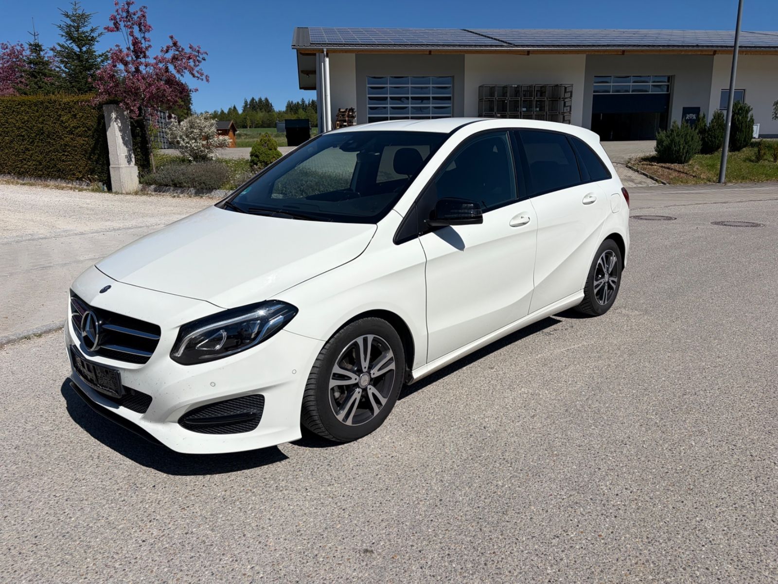 MERCEDES-BENZ B 180