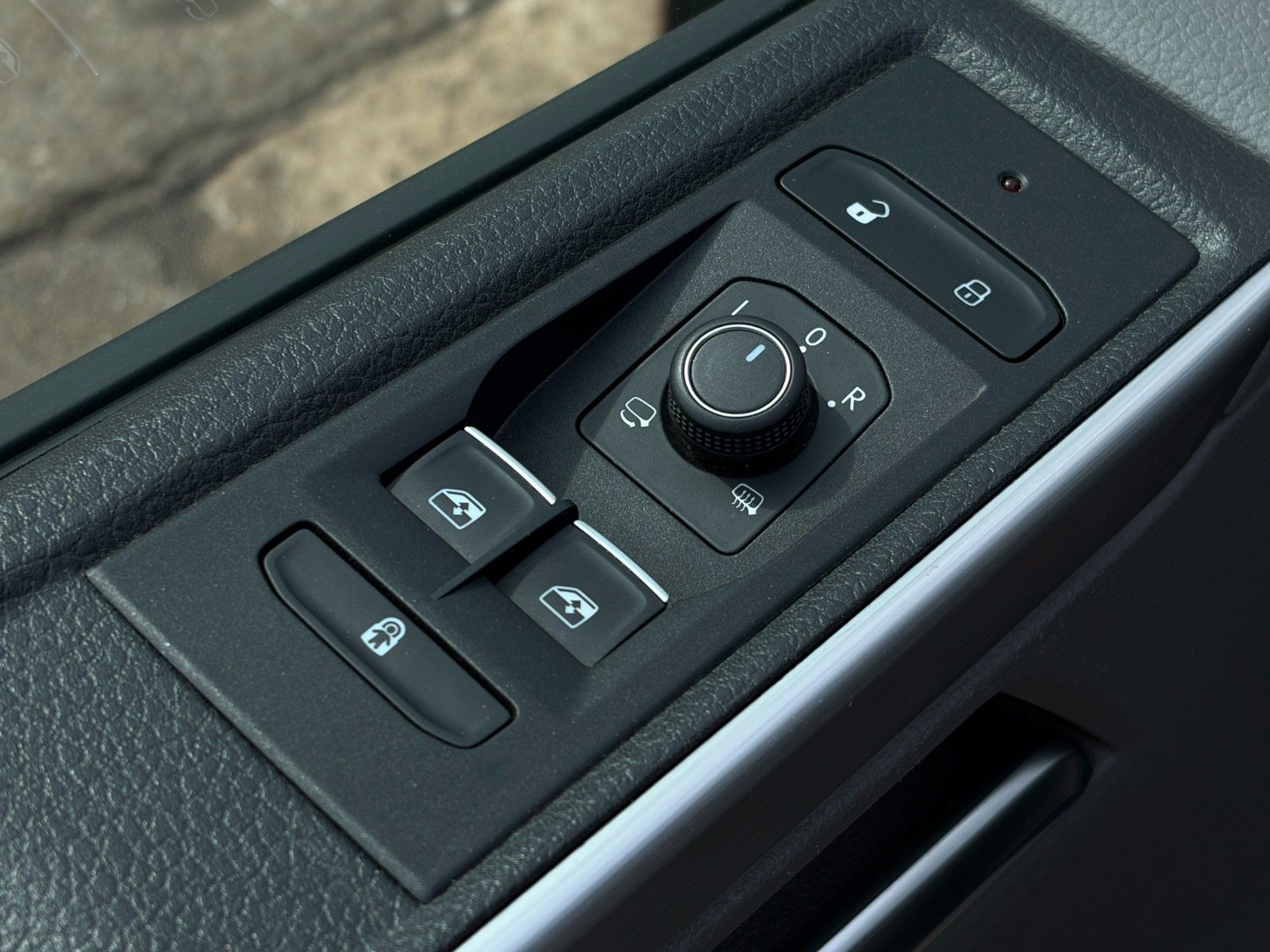 Fahrzeugabbildung Volkswagen T6.1 California Ocean 2.0 TDI Hub Küche Markise