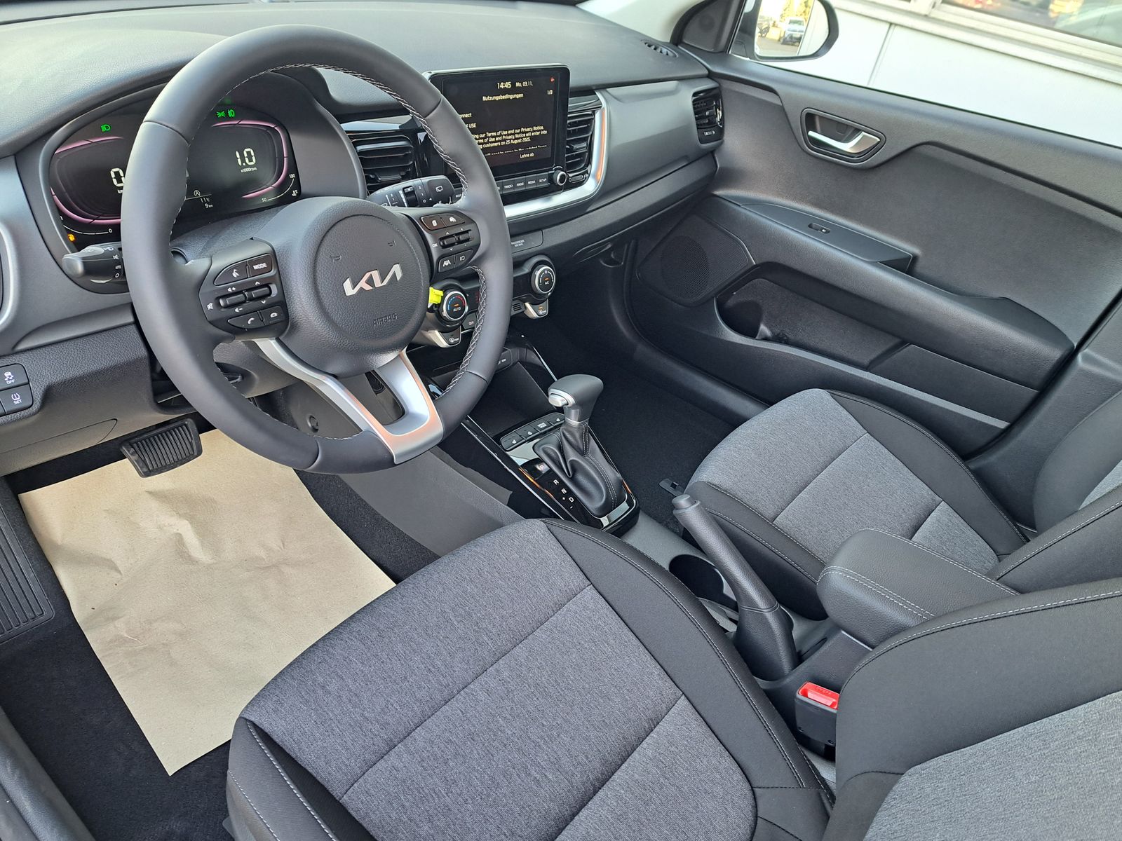 Fahrzeugabbildung Kia Stonic 1.0 T-GDI AUTOMATIK LED NAVI WINTERPAKET