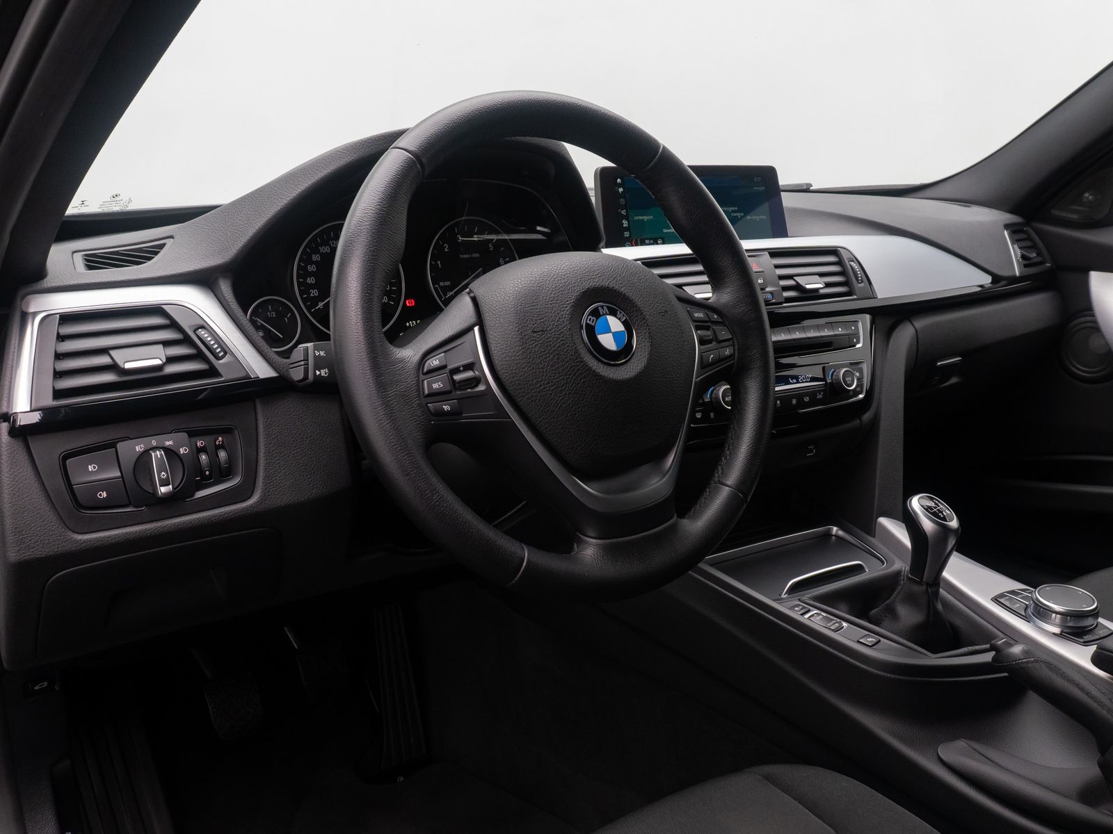 Fahrzeugabbildung BMW 320i GeschwindigReg ParkAss DAB H/K FernlichtAss