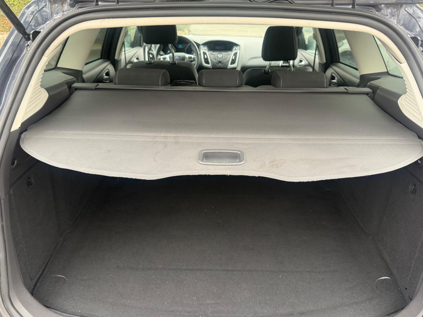 Ford Focus 2012 — photo 36
