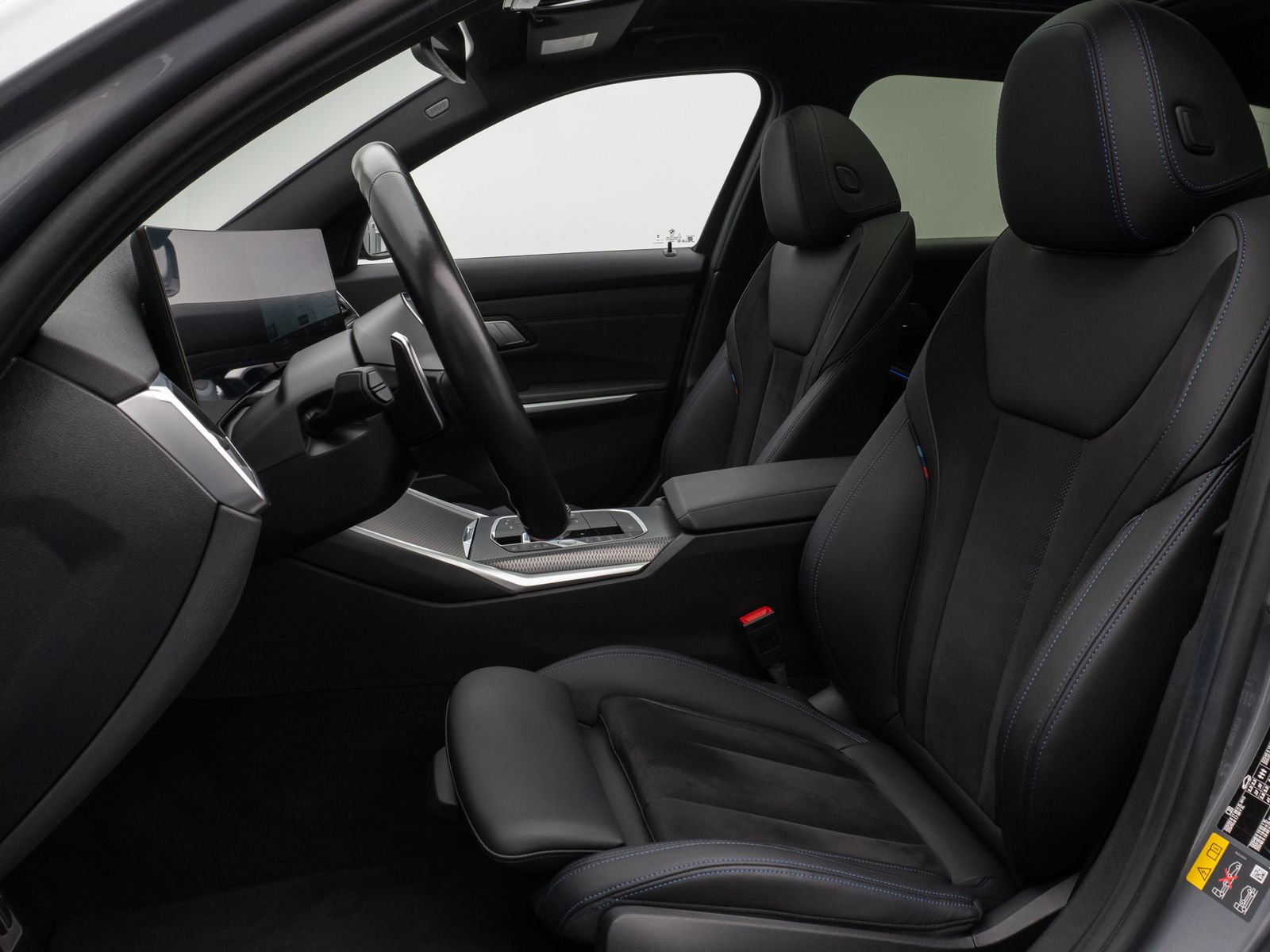 Fahrzeugabbildung BMW 330e M Sport Panorama Kamera HUD DAB HiFi AHK